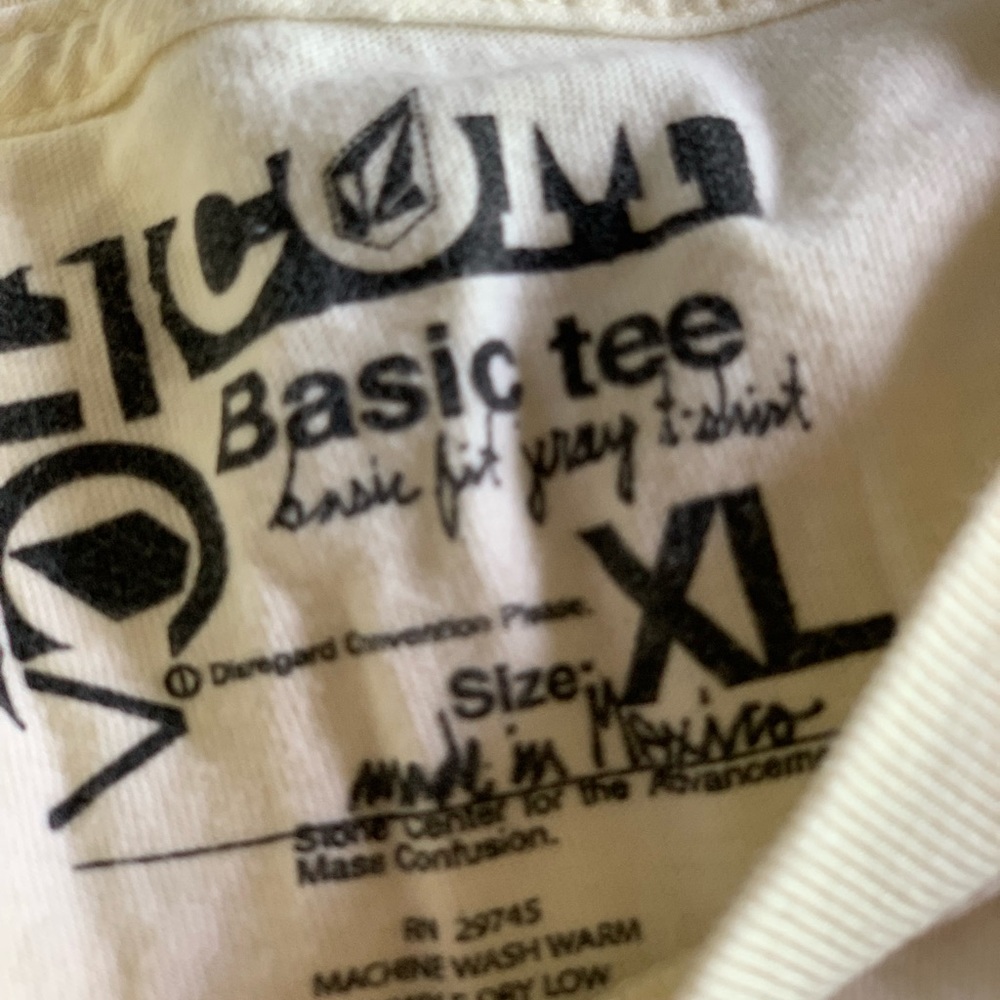 Men’s VOLCOM XL pale yellow tee